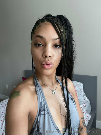 leahsade Nude Leaks Photo 25