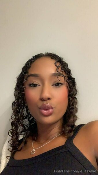 leilaswe Nude Leaks Photo 17