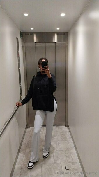 leilaswe Nude Leaks Photo 19