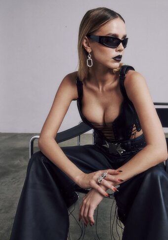 Leonievanee/ Carovanee