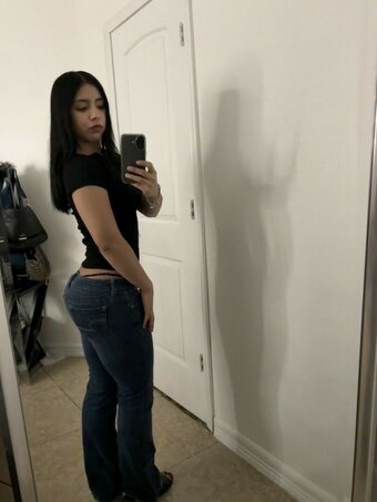 lesliem4rtinez / 1lleslieee / https: Nude Leaks Photo 4