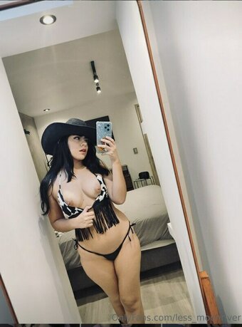 less_moonriver / Less Moonriver Nude Leaks OnlyFans Photo 1