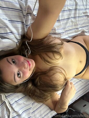 Lexi_Thinks / lexiflix Nude Leaks OnlyFans Photo 26