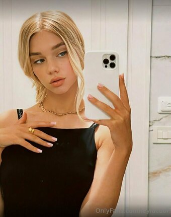 leylacool Nude Leaks Photo 19