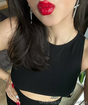 lezizeefree Nude Leaks Photo 16
