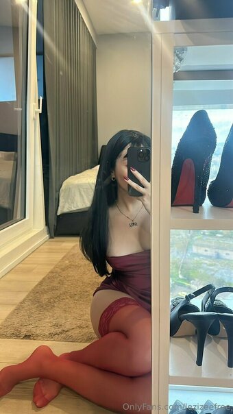 lezizeefree Nude Leaks Photo 27