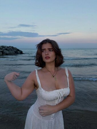 Lily Eagla / https: / lilyeagla Nude Leaks Photo 2