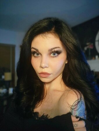 Littlebug96 / lilybug917 / poutygirl96 Nude Leaks Photo 16
