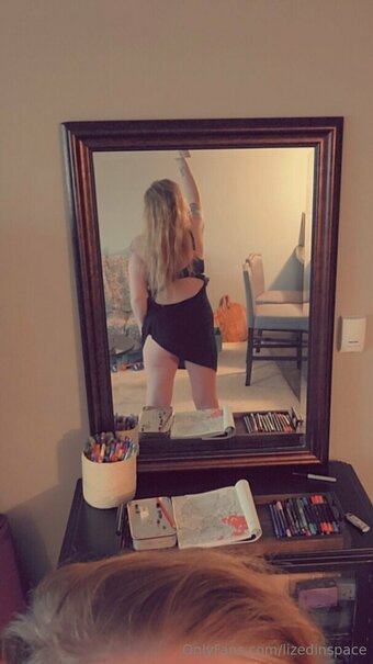 lizedinspace Nude Leaks Photo 1