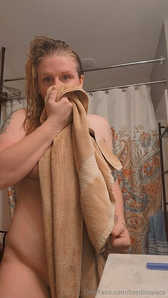 lizedinspace Nude Leaks Photo 2