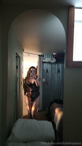 lizedinspace Nude Leaks Photo 9
