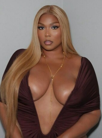 lizzobeeating / https: / lizzo Nude Leaks Photo 4