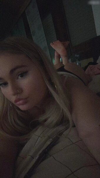 Lizzy_Cherry Nude Leaks Photo 3