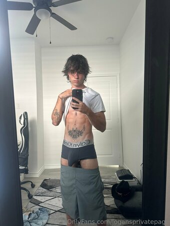 logansprivatepage Nude Leaks Photo 9