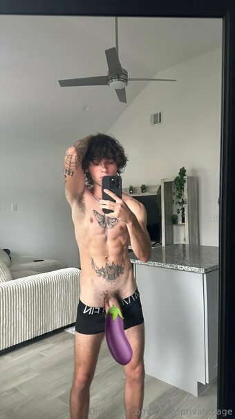 logansprivatepage Nude Leaks Photo 10