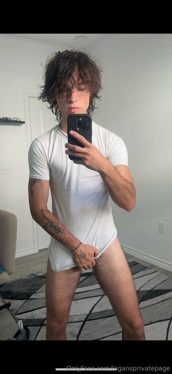 logansprivatepage Nude Leaks Photo 14