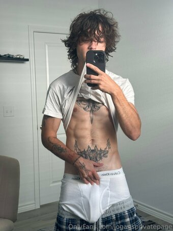 logansprivatepage Nude Leaks Photo 15