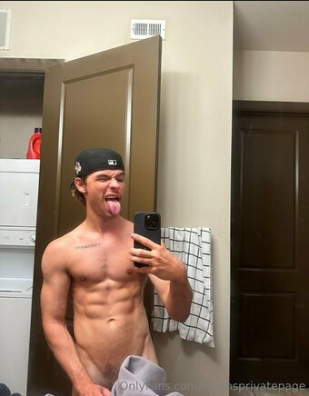 logansprivatepage Nude Leaks Photo 16