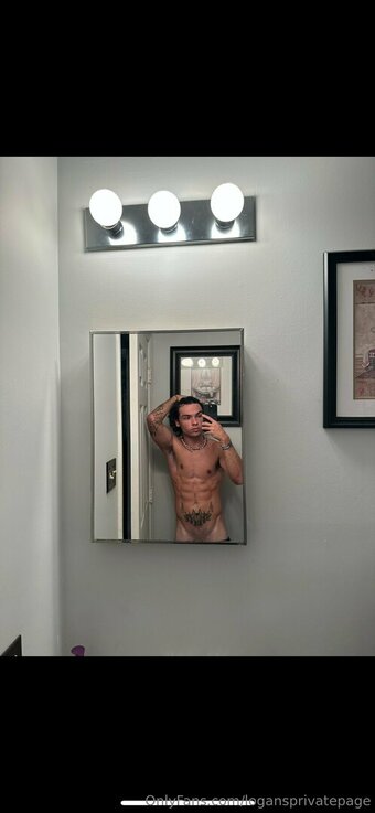 logansprivatepage Nude Leaks Photo 21