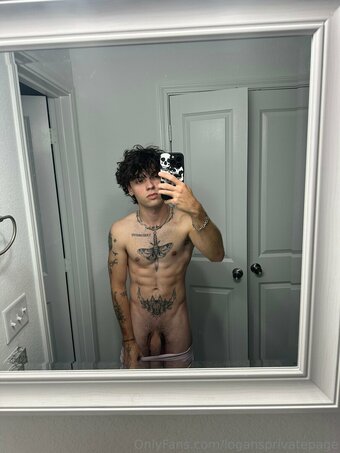 logansprivatepage Nude Leaks Photo 22