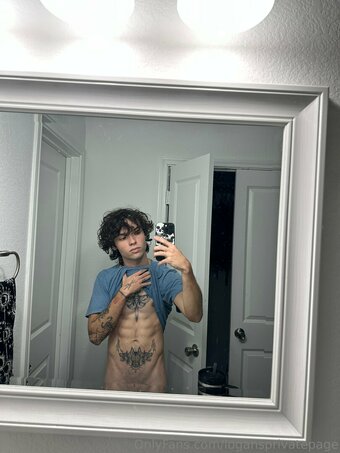 logansprivatepage Nude Leaks Photo 27