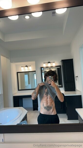 logansprivatepage Nude Leaks Photo 28