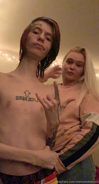 Long Neck / DaddyLongNeck / damnlongneck / shelovestheneck Nude Leaks OnlyFans Photo 20