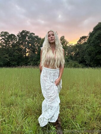 loreleifindsfree Nude Leaks Photo 2