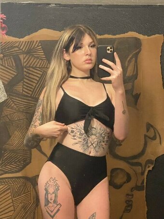 loreleik / l0releik / loreleifinds Nude Leaks OnlyFans Photo 29