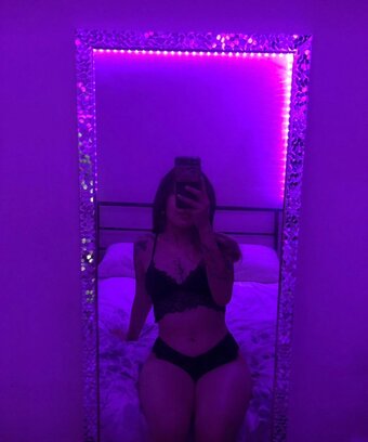 Loreyna / loreynacolombo / yklorena Nude Leaks OnlyFans Photo 4