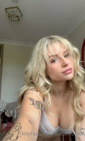 lottiemossof Nude Leaks Photo 19