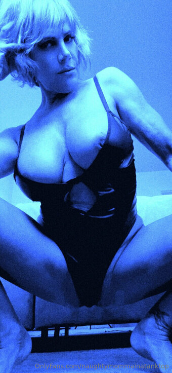 loyalqueen007_ / loyalqueen007 / naughtymommainatanktop Nude Leaks OnlyFans Photo 5