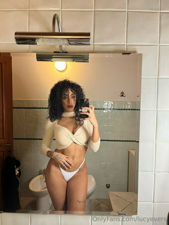 Lucy Evers / myfirstperiodpodcast Nude Leaks Photo 1