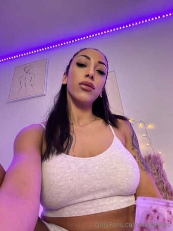 Lucy Evers / myfirstperiodpodcast Nude Leaks Photo 4