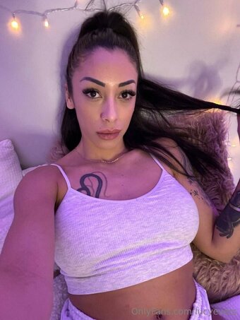 Lucy Evers / myfirstperiodpodcast Nude Leaks Photo 8