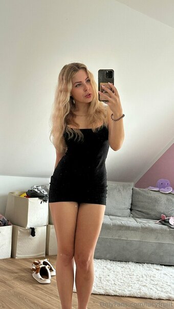 lucyfruiit Nude Leaks Photo 23