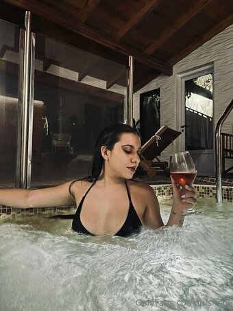 luisinav Nude Leaks Photo 21