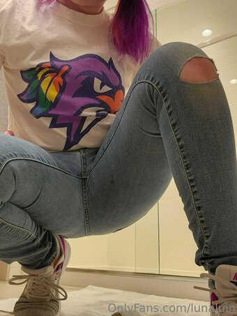 lunaluin Nude Leaks Photo 13