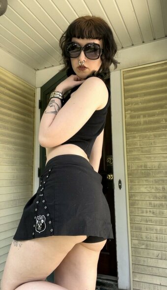 Luvzone / Luvelyscar Nude Leaks OnlyFans Photo 2