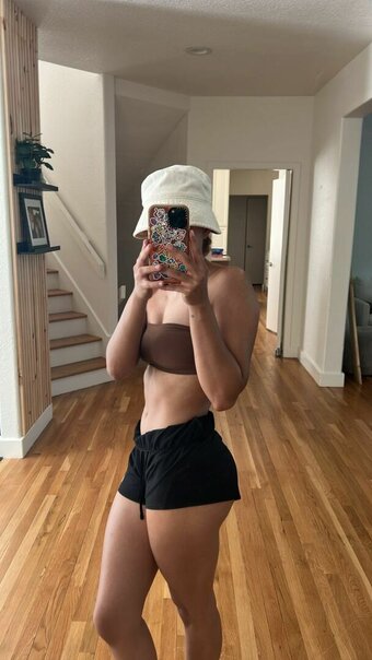 Macaiyla Nude Leaks Photo 33