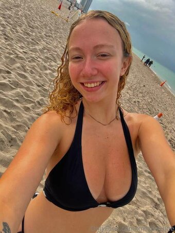 Maddy Bee / maddybucket / xmaddybee Nude Leaks OnlyFans Photo 1