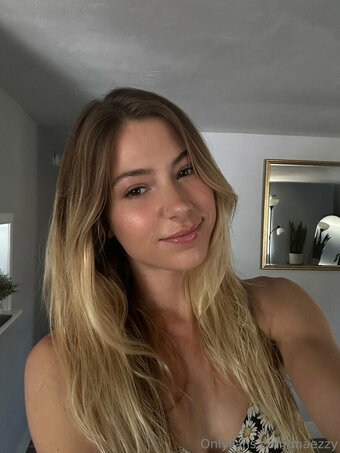 maezzy Nude Leaks Photo 4