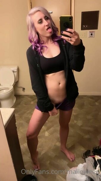 malloweee Nude Leaks Photo 2