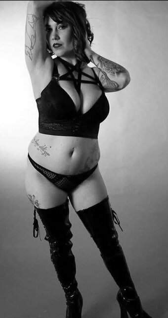 Mama Junebug Nude Leaks Photo 6