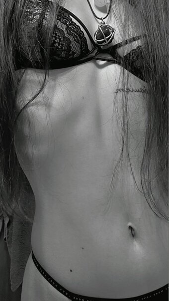 Martesarroba Nude Leaks Photo 3