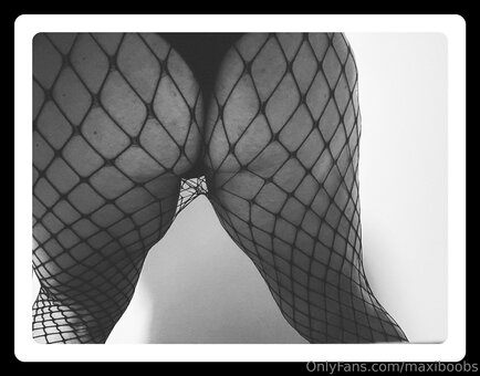 maxiboobs Nude Leaks Photo 17