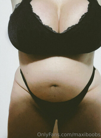 maxiboobs Nude Leaks Photo 28