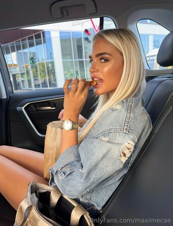 maximecae Nude Leaks Photo 11