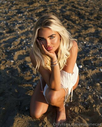 maximecae Nude Leaks Photo 21