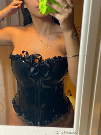 mbustedd Nude Leaks Photo 33